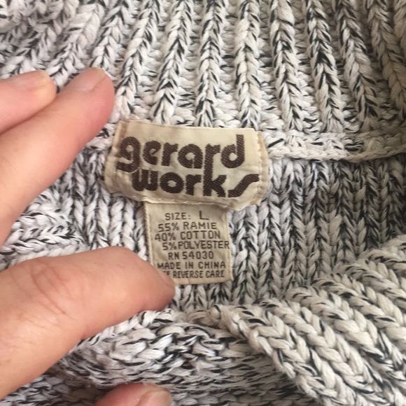 Heavy knit white/blk yarn.button/hole accent at neck. Excellent cond size Large - Picture 3 of 5